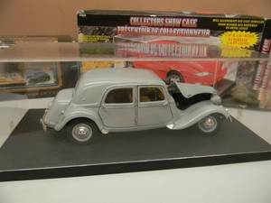 MAISTO CITROEN 15CV 6 CYL. SWB GREY 118 SCALE 1952 REF 31821 - NEW WITH BOX  IN COLLECTORS SHOW CASE  BOTH BOXES NICE - VERY RARE - SEE PICTURES