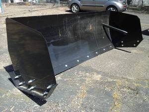 lot 801 image: 8 Snow Pusher (Skid Steer Attachment)