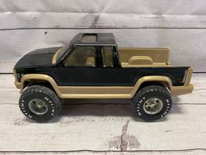lot 4 image: Vintage Nylint 4x4 Truck