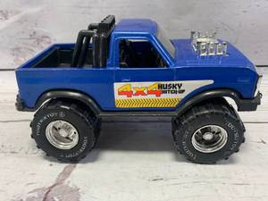 lot 8 image: Tootsietoy Husky Blue Pickup Truck