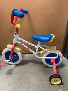 lot 32 image: Fisher Price Little People Tricycle
