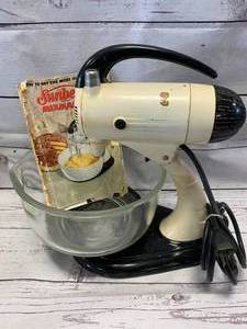 lot 59 image: Sunbeam Mixmaster Vintage Model 7B with Bowl