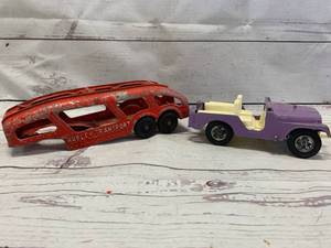 lot 63 image: Hubley Auto Transporter & Jeep