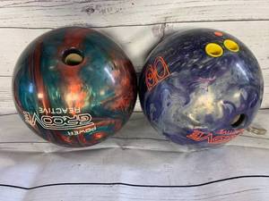 lot 82 image: Lot of 2 Bowling Balls & Bags