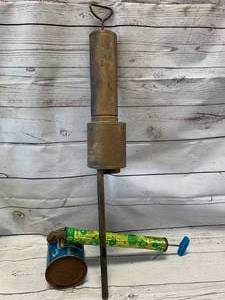 lot 84 image: Vintage Comet Hudson Sprayer & Unico Duster