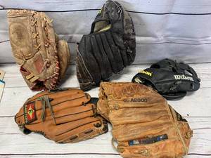 lot 85 image: Lot of 5 Baseball Gloves