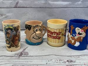 lot 93 image: Vintage ET, Fred Flintstone, Country Kitchen Cups