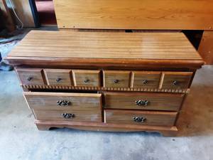 lot 8 image: 6 Drawer Dresser 50x17x31