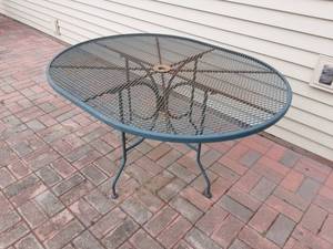 lot 22 image: Patio Table, Umbrella & Base