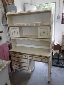 lot 24 image: 3-Piece Set