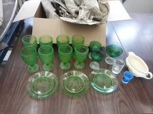 lot 34 image: Uranium Glass & More