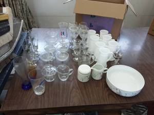 lot 35 image: Glassware