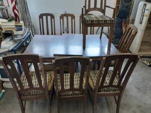 lot 42 image: Dining Room Table With Leaf & 8 Chairs (60 x 39-12 x 30) (18 Inch Leaf)