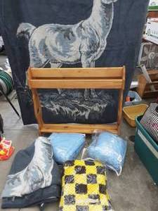 lot 44 image: Quilt Rack & Blankets