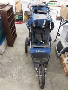 lot 47 image: Instep Jogging Stroller