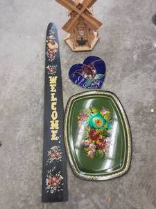 lot 52 image: Decor