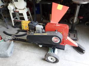 lot 69 image: DR Chipper 12 HP.