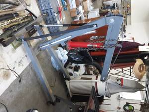 lot 76 image: 8 Ton Engine Hoist (Bent Leg)