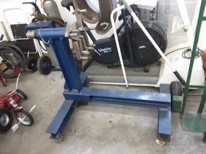 lot 77 image: Heavy Duty Engine Stand