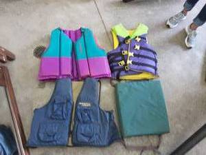 lot 94 image: 3-Life Jackets & Seat Cushion
