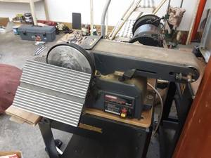 lot 98 image: Craftsman BeltDisc Sander