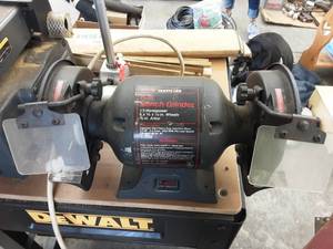 lot 99 image: Craftsman 6 Bench Grinder