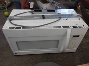 lot 115 image: Over The Range Microwave Oven 30x15x16-12