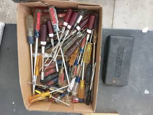 lot 135 image: Screw Drivers & Nut Drivers (Craftsman & Others)