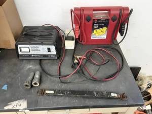 lot 155 image: Portable Jumper & Battery Charger
