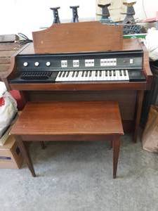 lot 190 image: Hammond Organ