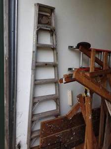 lot 191 image: 8 Aluminum Ladder