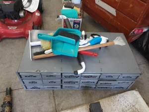 lot 250 image: Organizer With Contents & Scrub Brushes
