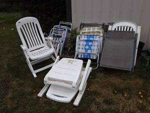 lot 254 image: Large Assortment Of Lawn Chairs