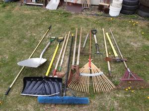 lot 257 image: Shovels, Rakes, Broom