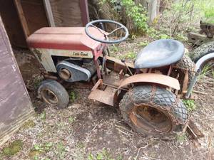 lot 269 image: Little Giant Tractor (As-Is)