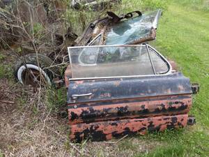 lot 270 image: 1961 Oldsmobile Starfire Doors & Other FrameCar Pieces