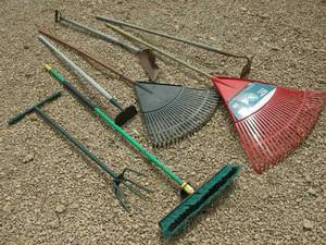 lot 34 image: GardenYard Tools