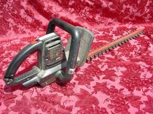 lot 13 image: Craftsman Bushwacker Dual Action Electric Hedge Trimmer
