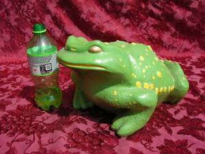 lot 14 image: Garden Frog
