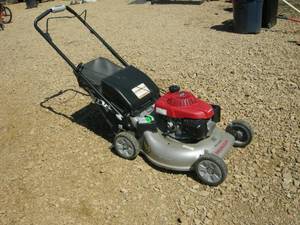 lot 1 image: Honda Smart Drive Walk-behind Self Propelled Mower