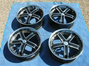 lot 2 image: 4 Petrol 20 x 8.5 Aluminum Rims