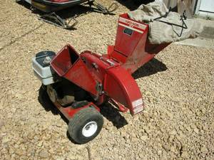 lot 39 image: Yard Man ChipperShredder