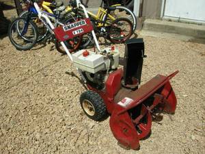 lot 46 image: Snapper I724 Snowblower