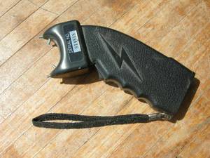 lot 57 image: Self Defense Shocker