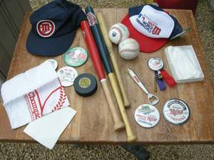 lot 81 image: MN Twins - World Series - Baseball Cards - Collectables