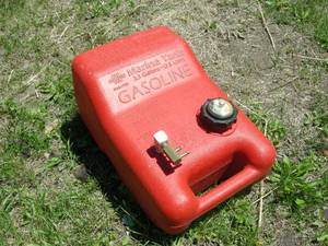 lot 115 image: Chilton Outboard Motor Marine Gas Tank