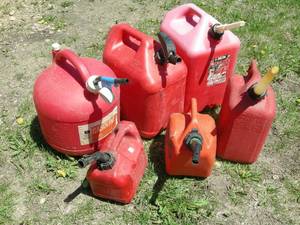 lot 122 image: 6 Misc Gas Cans