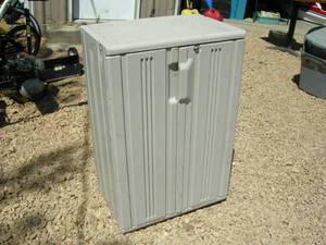 lot 123 image: Rubbermaid IndoorOutdoor Storage Cabinet