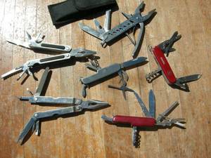 lot 130 image: Group Multi-tools, Knives, Leatherman