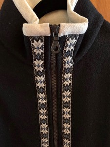 lot 7 image: KUHL Wool Sweater
